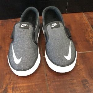Nike toddler boys shoe US size 10c